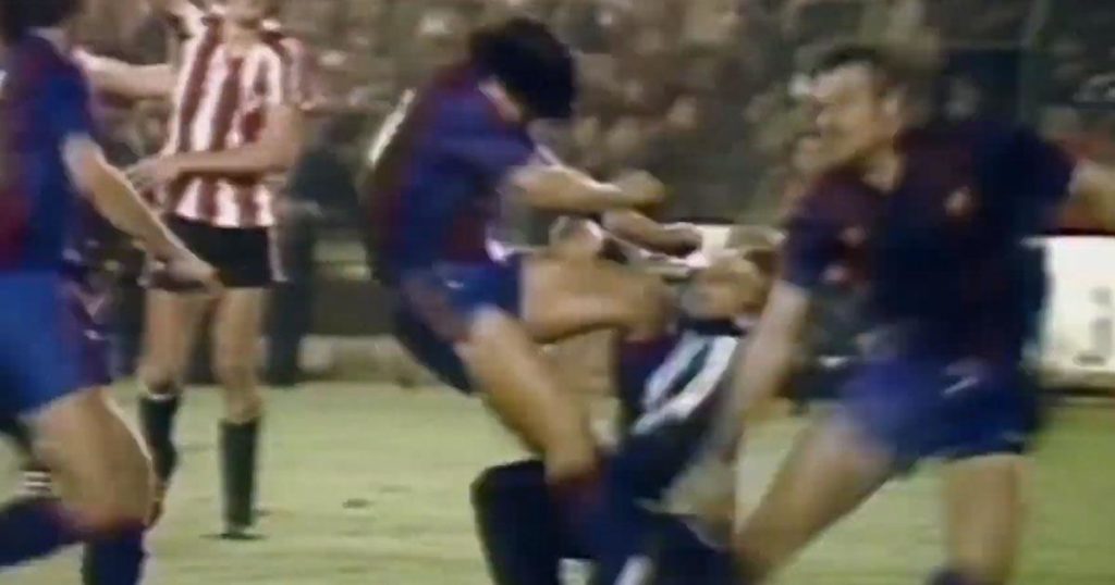 Dijego Maradona je bio veoma agresivan u tuči na meču Barselona - Atletik Bilbao.