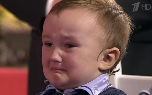 Mali Miša Osipov briznuo je u plač posle poraza u meču.