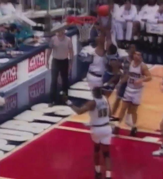 Lafonso Elis je na fantastičan način izblokirao Dejvisa.