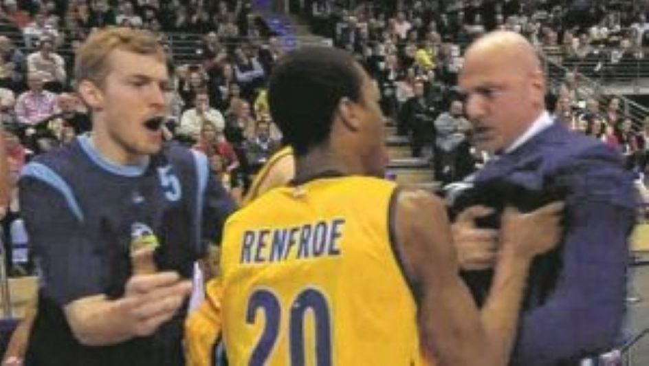 Saša Obradović i Aleks Renfro su ušli u sukob tokom tajm-auta.