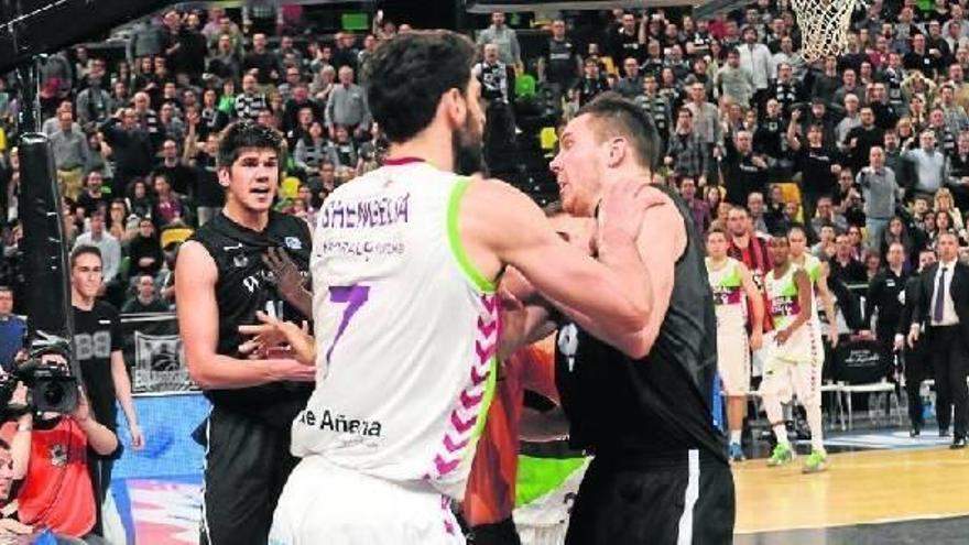 Dejan Todorović i Tornike Šengelija su započeli tuču u Bilbau.